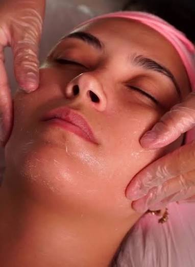Spa Facial + Drenagem Facial+ Manicure Tradicional